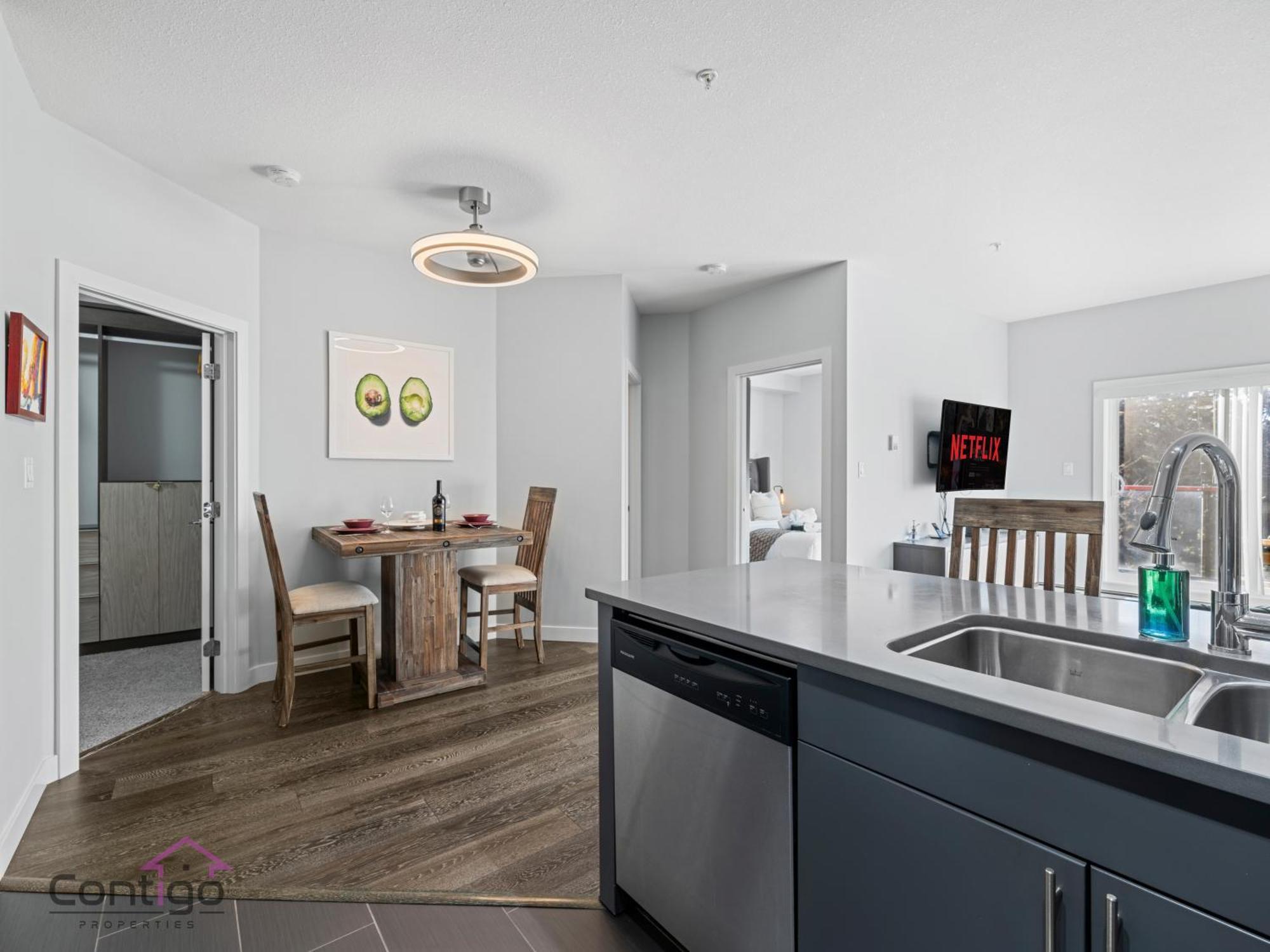 Studio Loft, 2 Bd, Ug Parking, 5 Min To Rogers! Edmonton Exterior photo